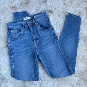 GUESS Super High Rise Skinny Jeans Light Wash Womens 26 Distressed